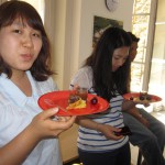 international students enjoying french food